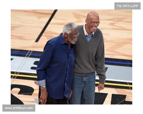 比尔·拉塞尔1966年成为NBA首位黑人主帅 引领绿军王朝辉煌时代 比尔·拉塞尔1966年成为NBA首位黑人主帅 引领绿军王朝辉煌时代